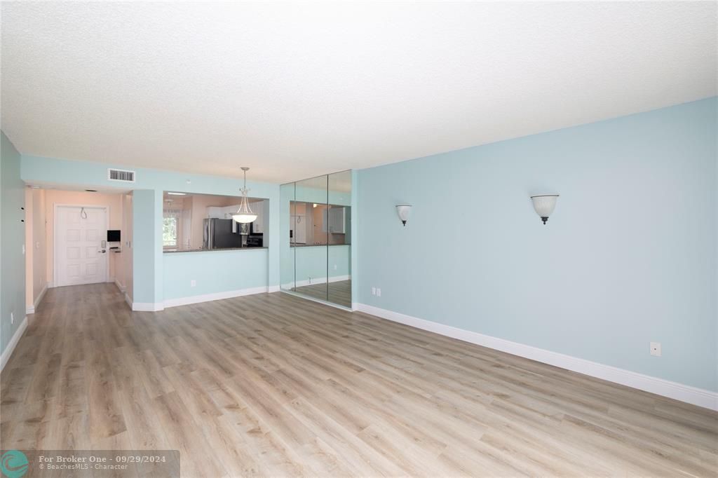 For Sale: $204,000 (2 beds, 2 baths, 1080 Square Feet)