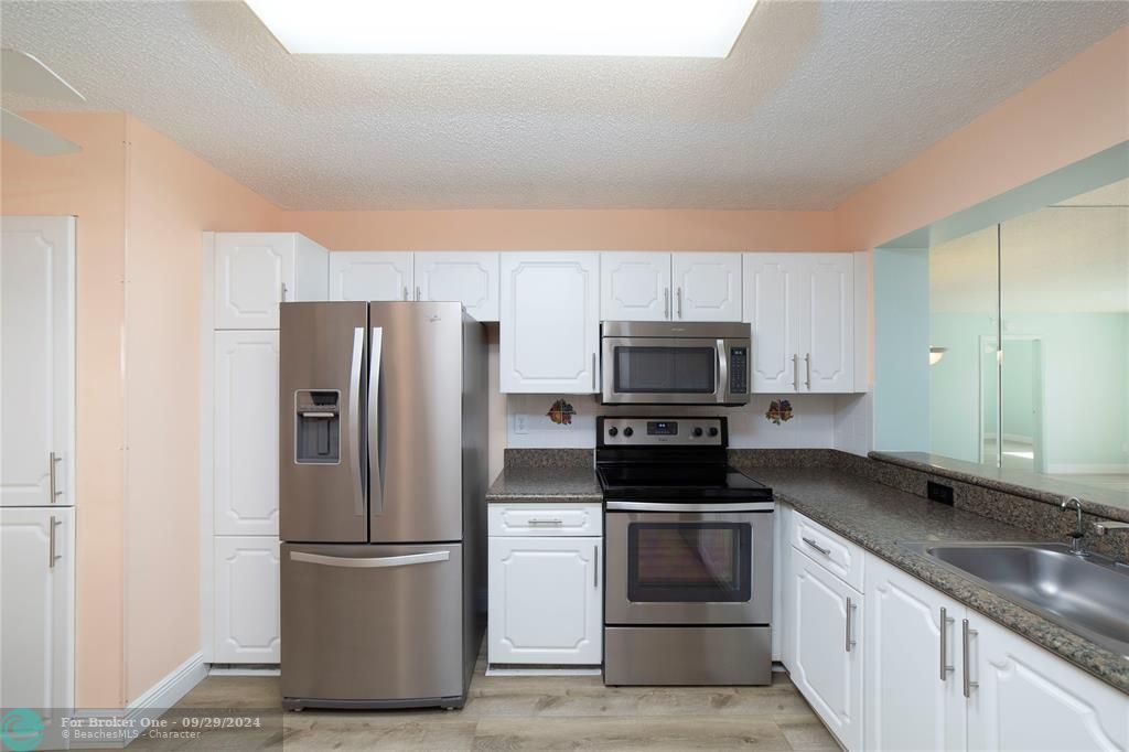 For Sale: $204,000 (2 beds, 2 baths, 1080 Square Feet)