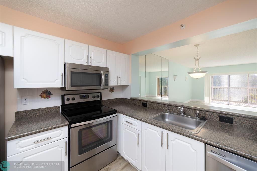 For Sale: $204,000 (2 beds, 2 baths, 1080 Square Feet)