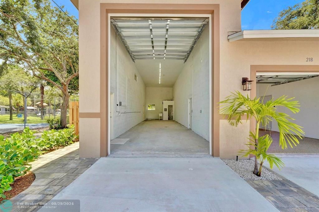 Recently Sold: $775,000 (3 beds, 3 baths, 1704 Square Feet)