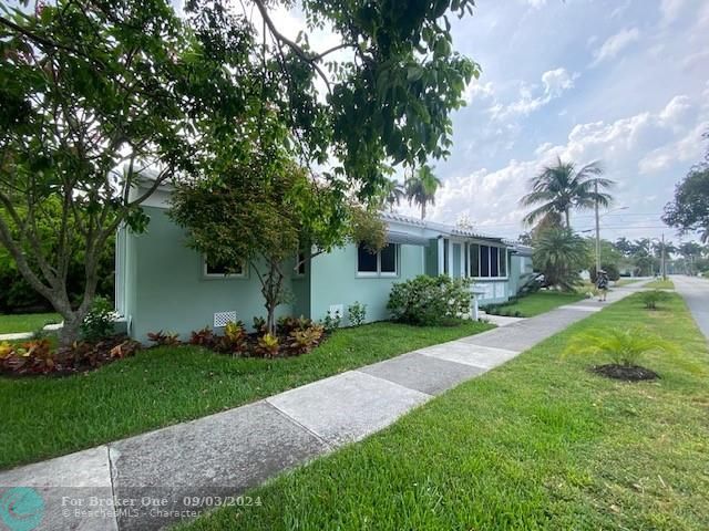 For Sale: $795,000 (3 beds, 3 baths, 1680 Square Feet)