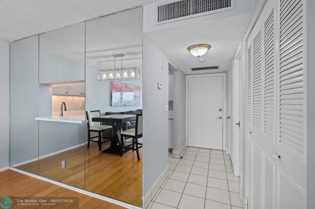 For Sale: $249,900 (1 beds, 1 baths, 815 Square Feet)