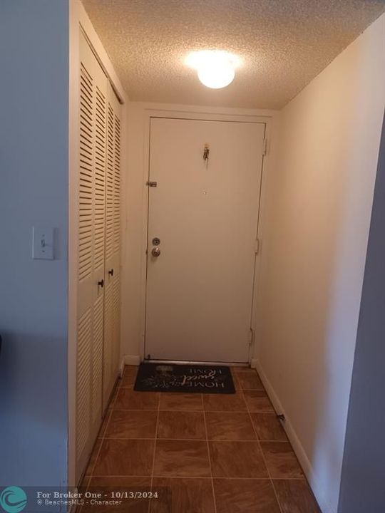 Active With Contract: $2,000 (1 beds, 1 baths, 800 Square Feet)