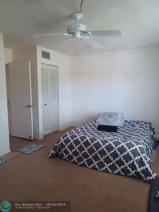 Active With Contract: $2,000 (1 beds, 1 baths, 800 Square Feet)