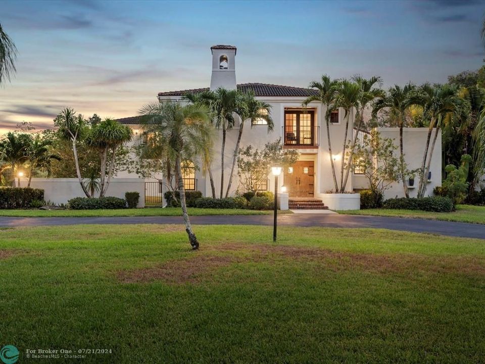 For Sale: $1,999,900 (5 beds, 4 baths, 5745 Square Feet)