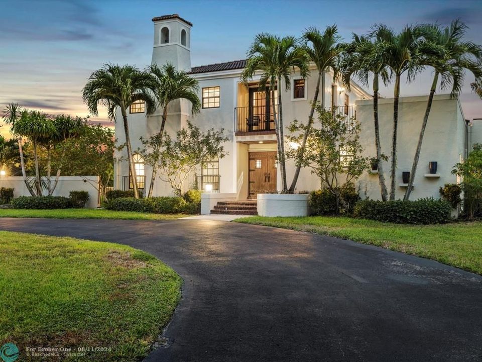 For Sale: $1,999,900 (5 beds, 4 baths, 5745 Square Feet)