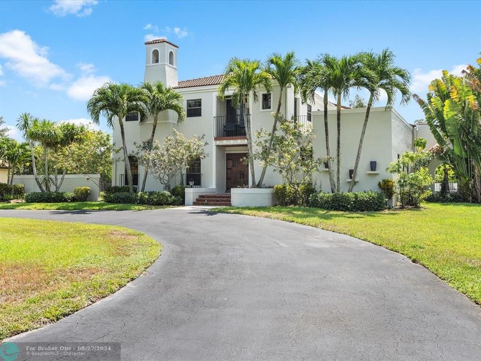 For Sale: $1,999,900 (5 beds, 4 baths, 5745 Square Feet)