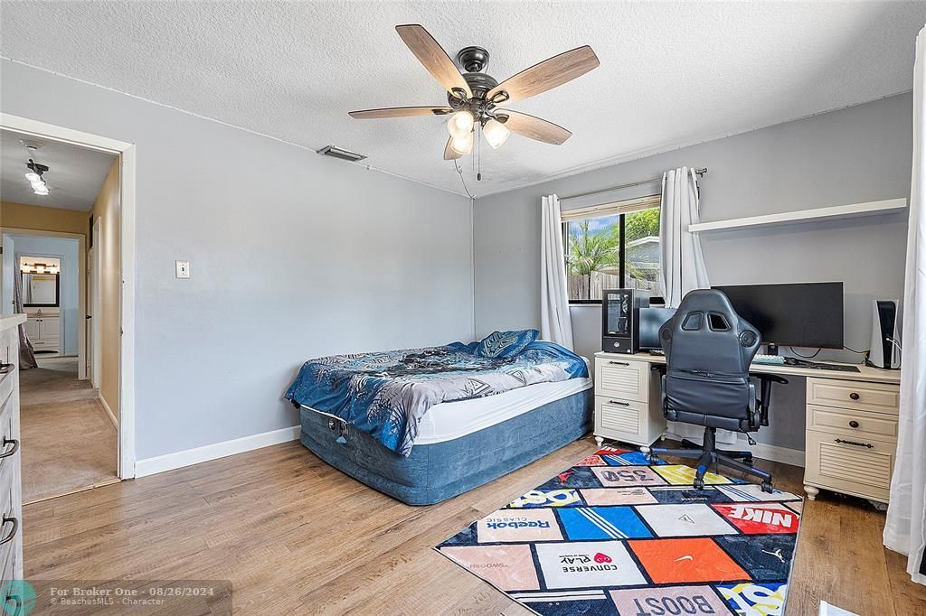 Recently Sold: $500,000 (3 beds, 2 baths, 1848 Square Feet)