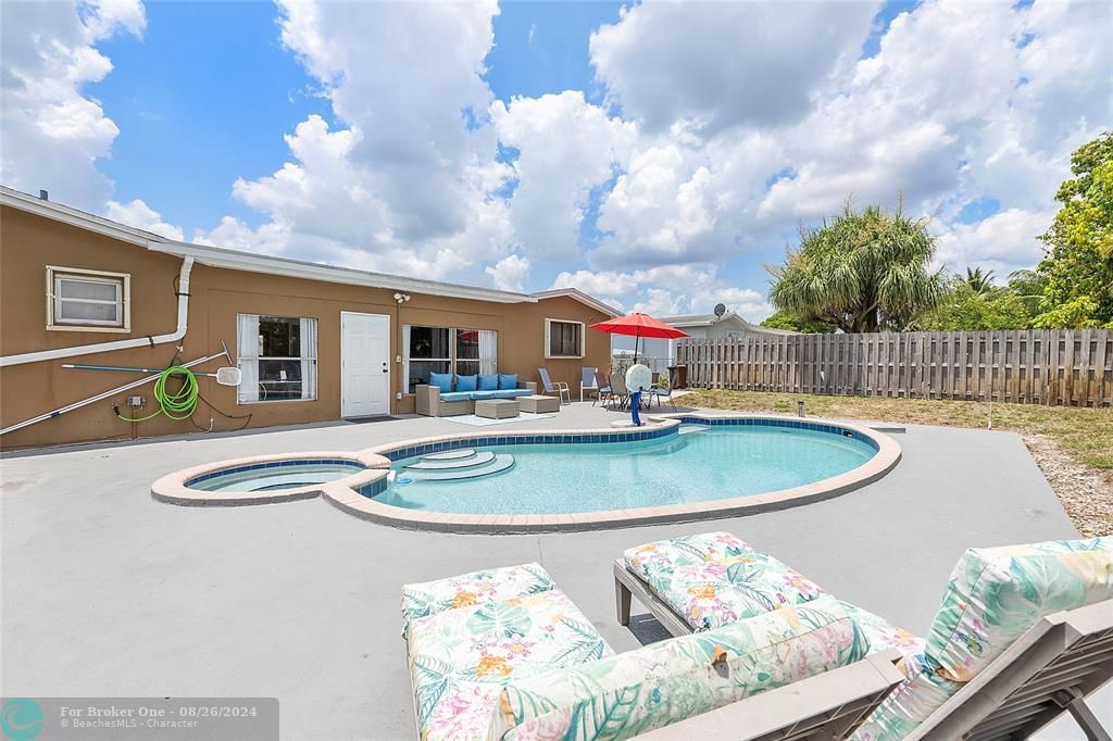 Recently Sold: $500,000 (3 beds, 2 baths, 1848 Square Feet)