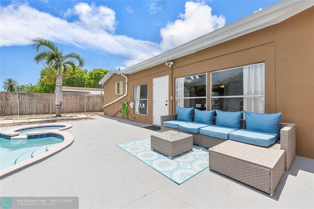 Recently Sold: $500,000 (3 beds, 2 baths, 1848 Square Feet)