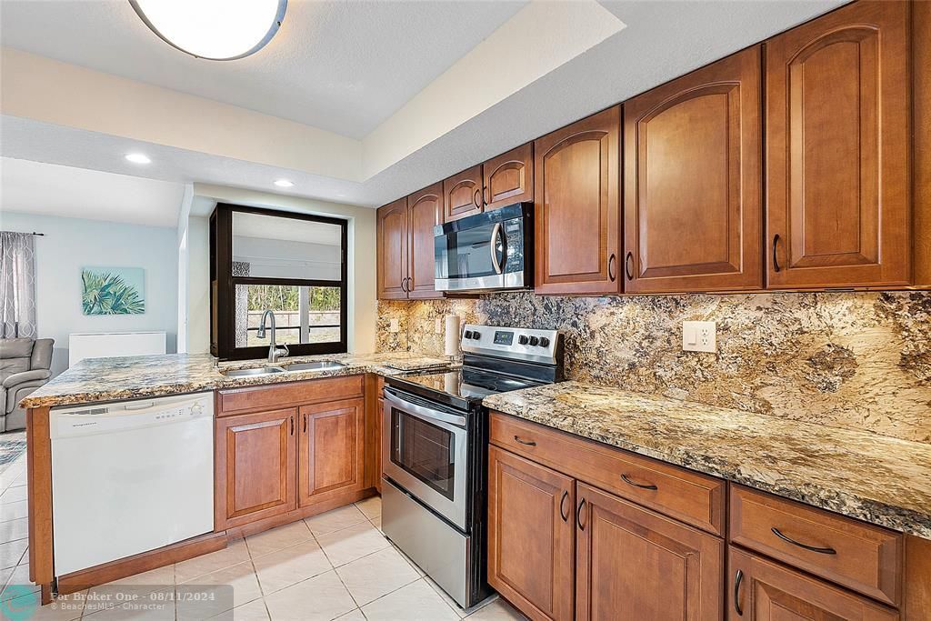 Recently Sold: $500,000 (3 beds, 2 baths, 1848 Square Feet)