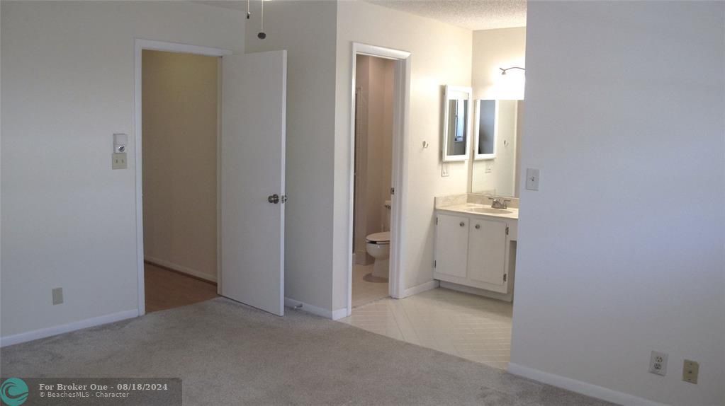 For Rent: $2,100 (2 beds, 2 baths, 1100 Square Feet)