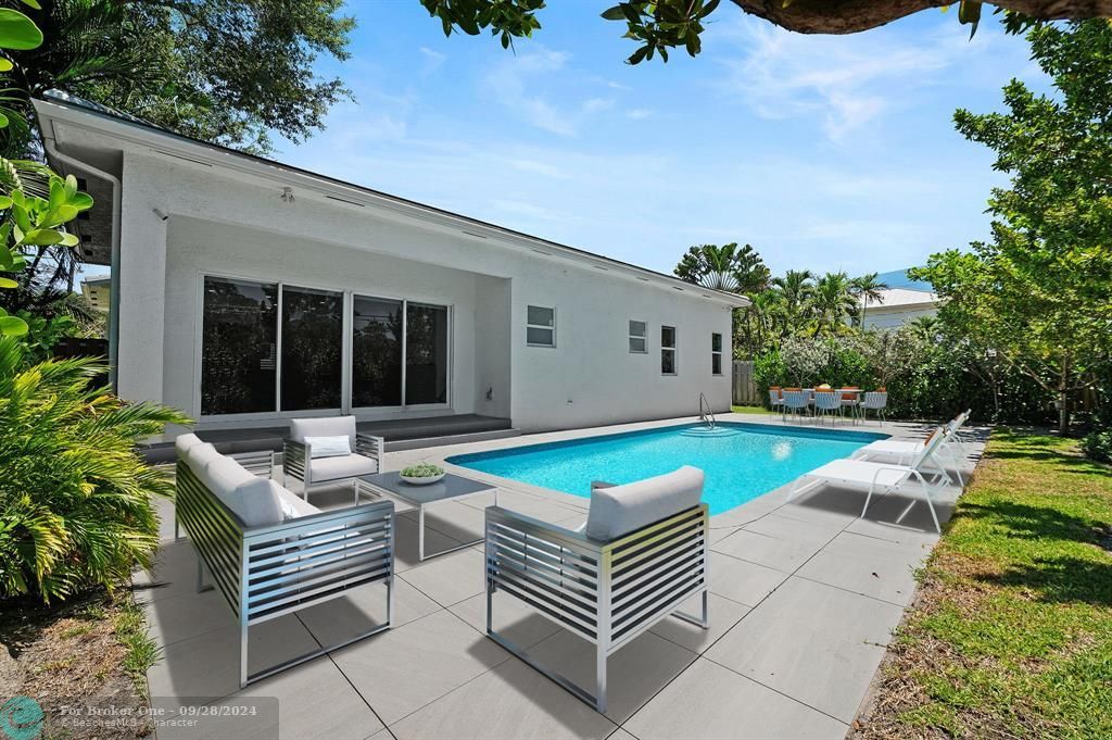 Active With Contract: $2,200,000 (4 beds, 4 baths, 3244 Square Feet)