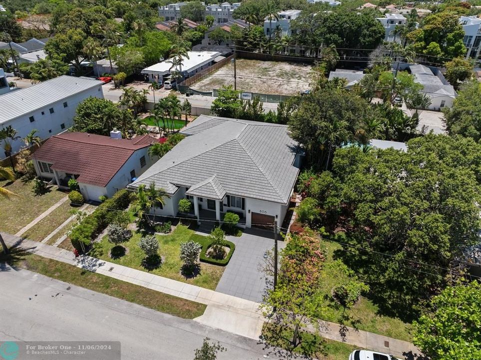 Active With Contract: $2,200,000 (4 beds, 4 baths, 3244 Square Feet)