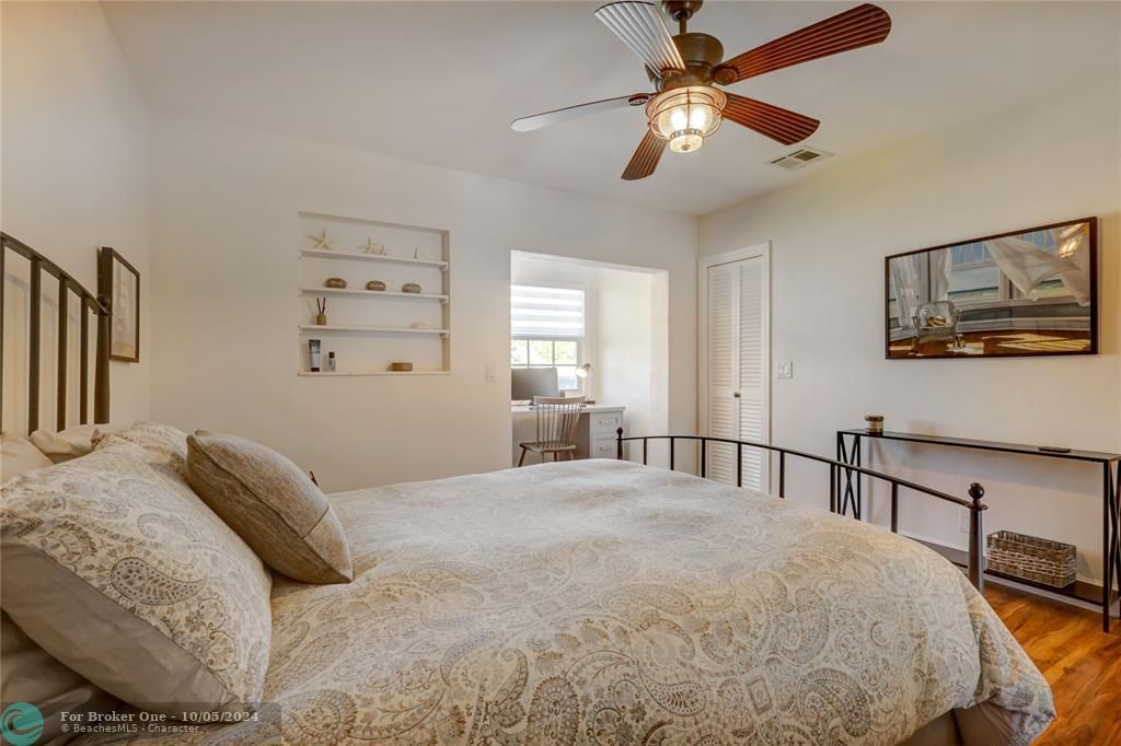 For Sale: $243,000 (1 beds, 1 baths, 684 Square Feet)