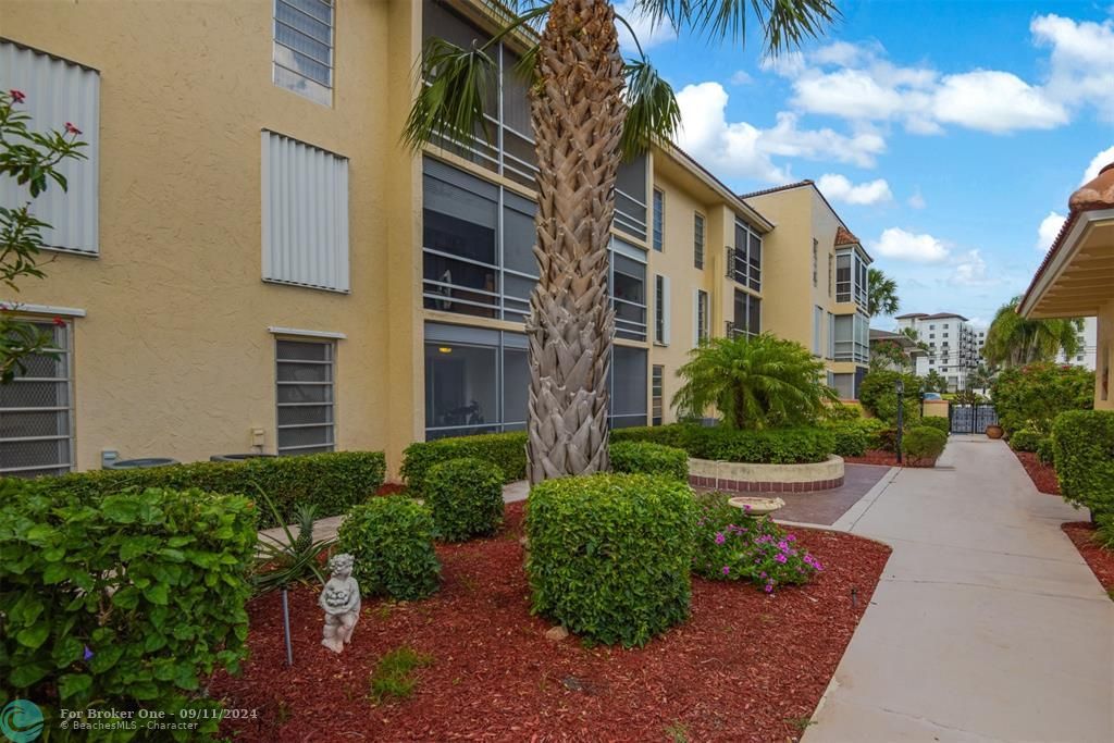 Active With Contract: $199,999 (1 beds, 1 baths, 756 Square Feet)