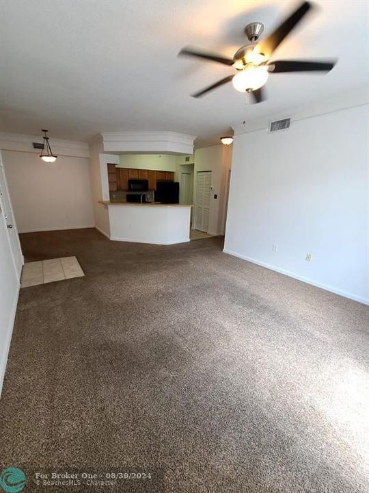 For Sale: $244,000 (1 beds, 1 baths, 820 Square Feet)