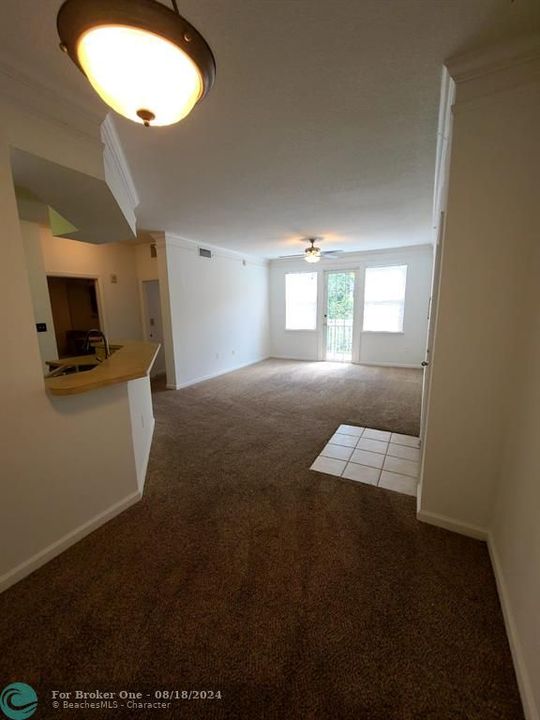 For Sale: $244,000 (1 beds, 1 baths, 820 Square Feet)