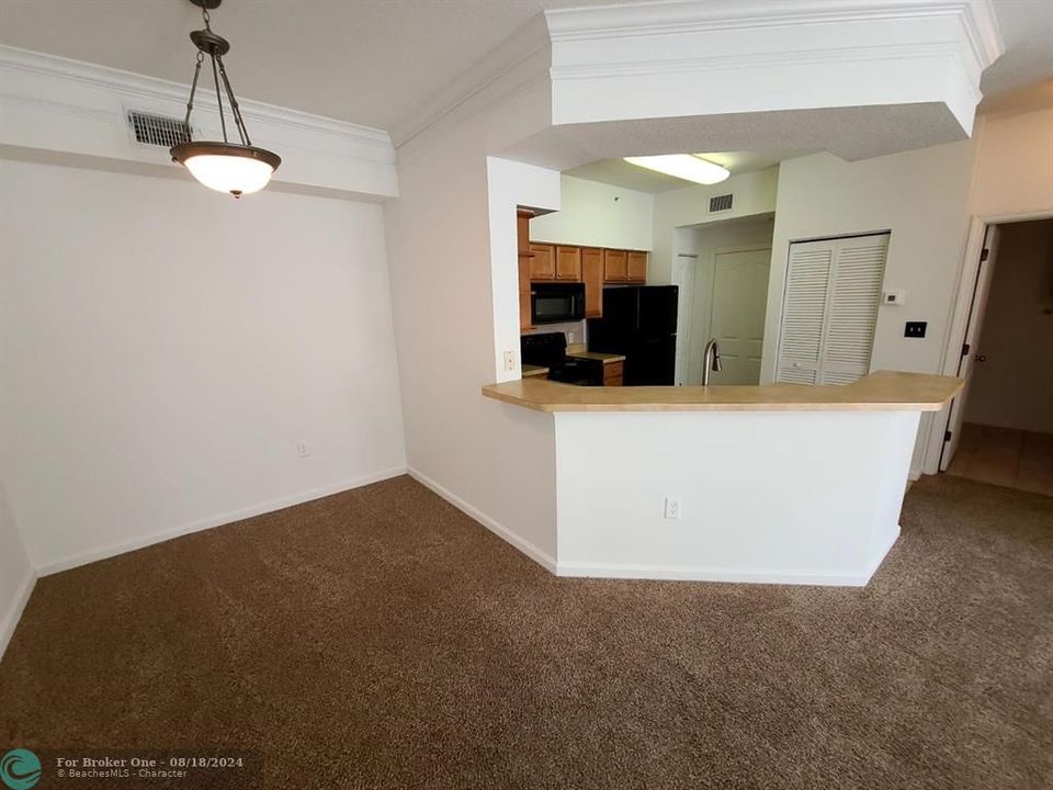 For Sale: $244,000 (1 beds, 1 baths, 820 Square Feet)