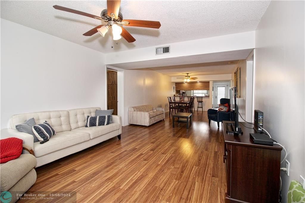 Active With Contract: $269,900 (2 beds, 2 baths, 1385 Square Feet)