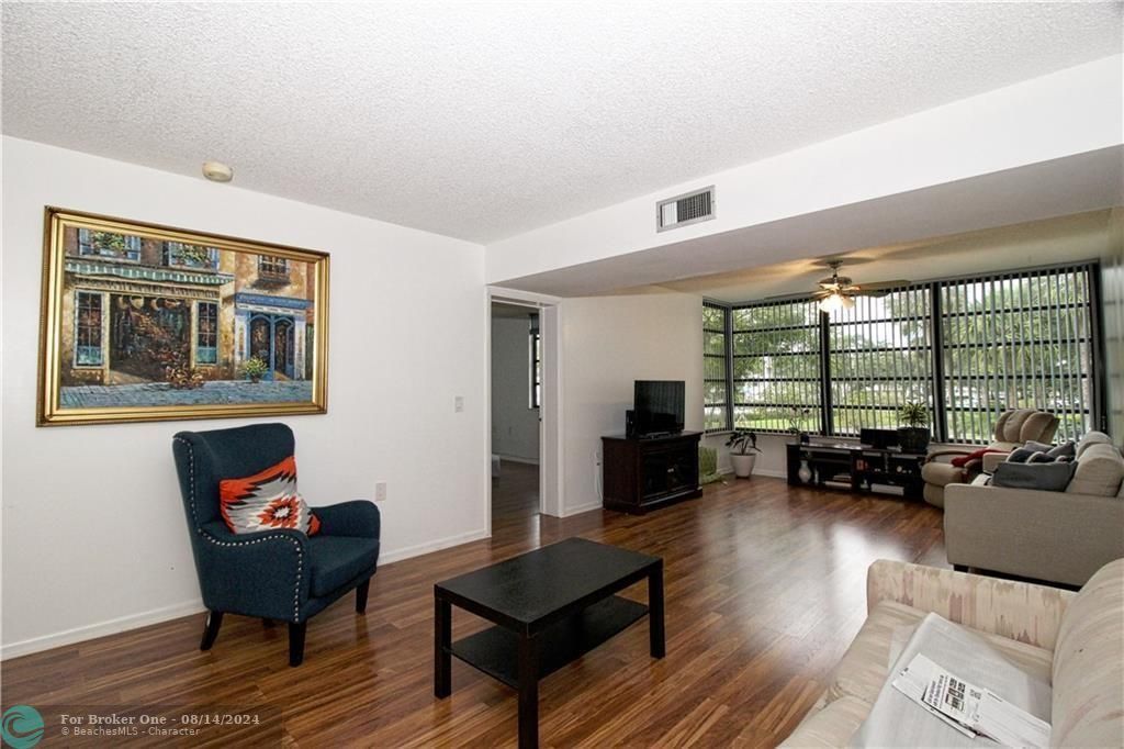 Active With Contract: $269,900 (2 beds, 2 baths, 1385 Square Feet)