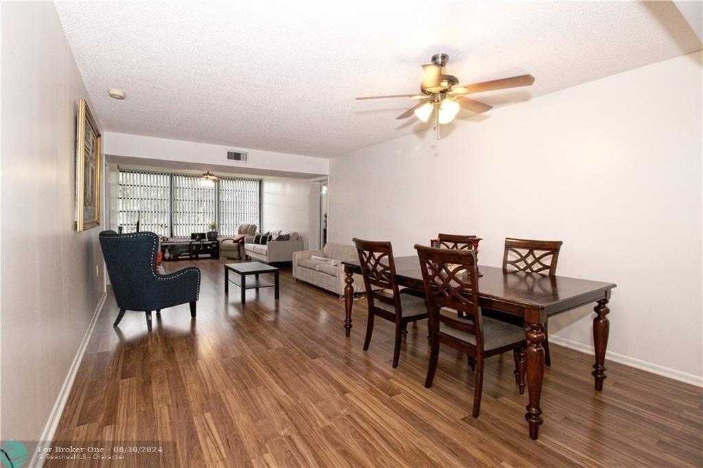 Active With Contract: $269,900 (2 beds, 2 baths, 1385 Square Feet)