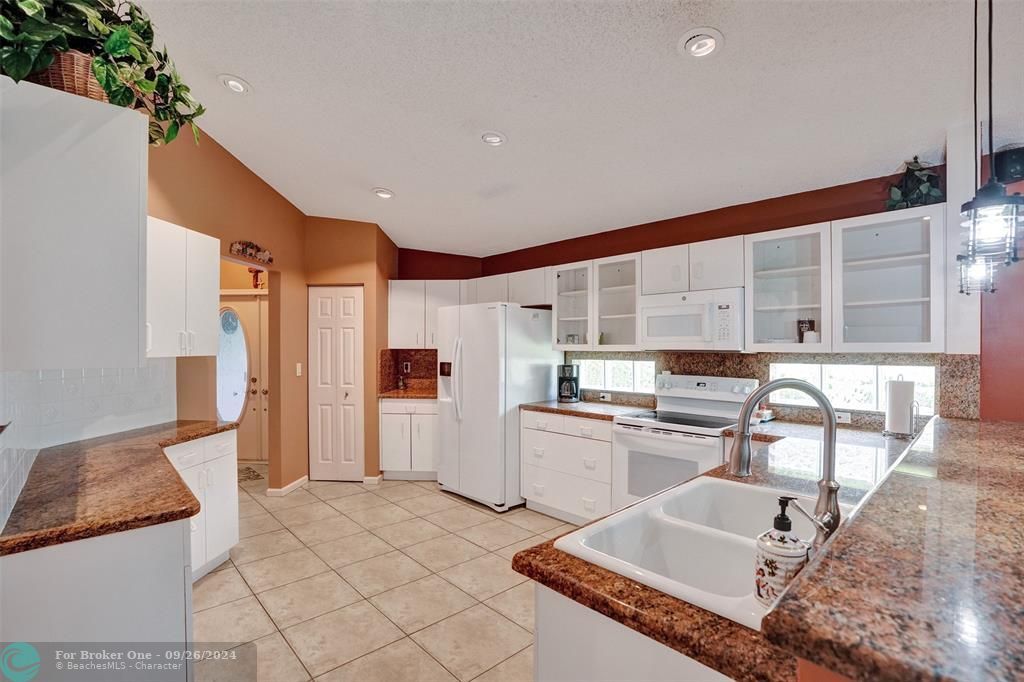 Recently Sold: $714,999 (3 beds, 2 baths, 1914 Square Feet)