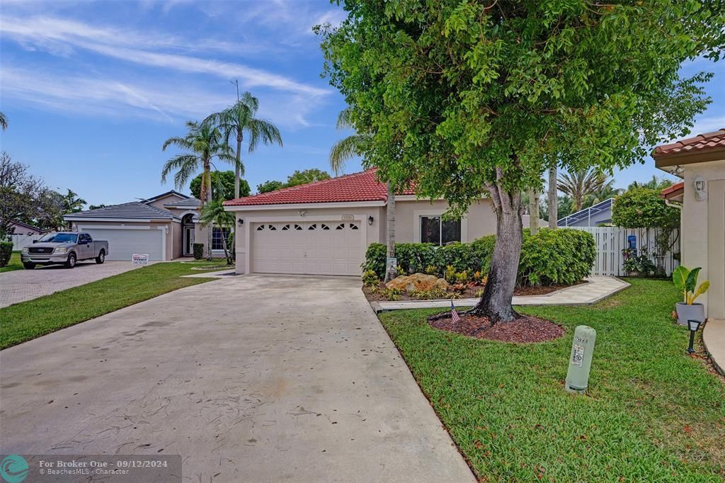 Active With Contract: $714,999 (3 beds, 2 baths, 1914 Square Feet)