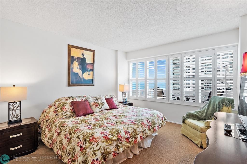 Active With Contract: $2,200 (1 beds, 1 baths, 850 Square Feet)