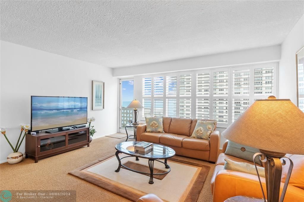 Active With Contract: $2,200 (1 beds, 1 baths, 850 Square Feet)