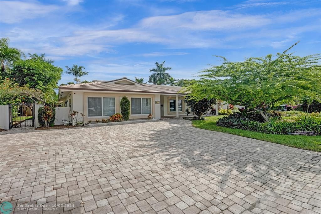 For Sale: $1,250,000 (5 beds, 3 baths, 2385 Square Feet)