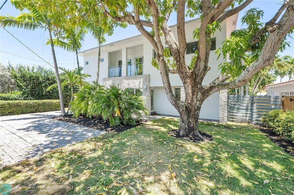 Recently Sold: $1,399,999 (4 beds, 3 baths, 2540 Square Feet)