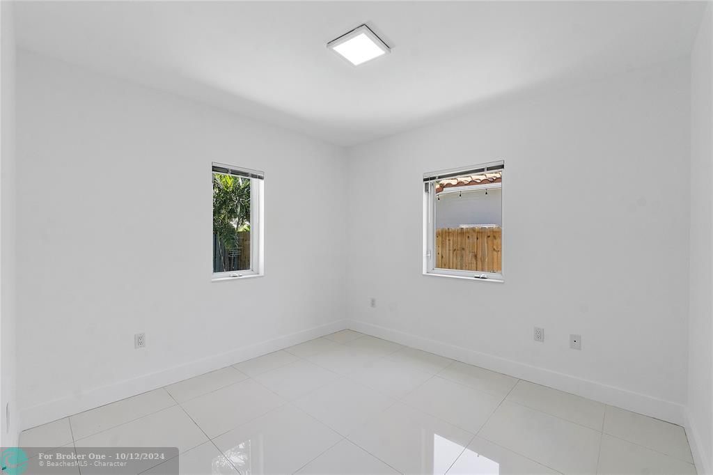 Vendido Recientemente: $1,399,999 (4 camas, 3 baños, 2540 Pies cuadrados)