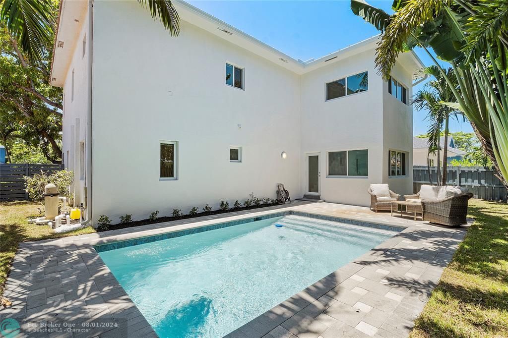 Recently Sold: $1,399,999 (4 beds, 3 baths, 2540 Square Feet)