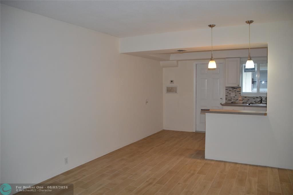 For Rent: $1,600 (1 beds, 1 baths, 500 Square Feet)