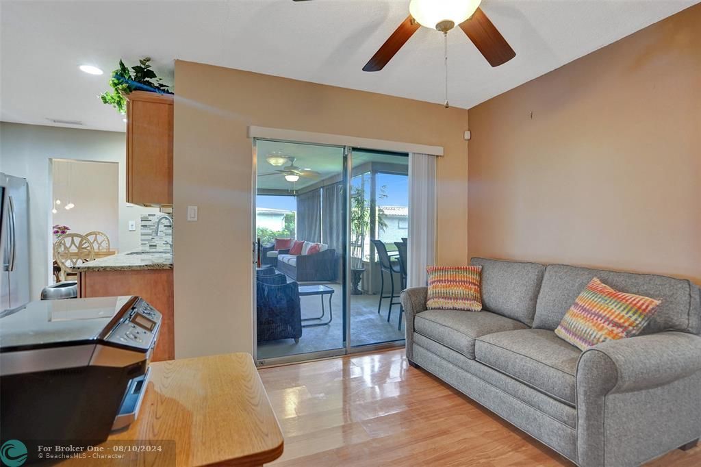 Recently Sold: $359,900 (2 beds, 2 baths, 1292 Square Feet)