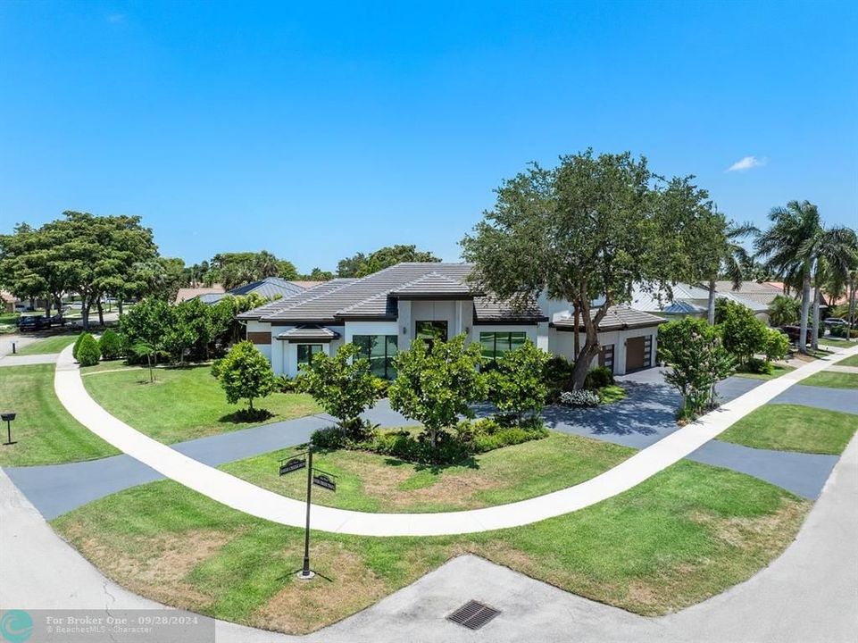 Active With Contract: $2,400,000 (4 beds, 4 baths, 3973 Square Feet)