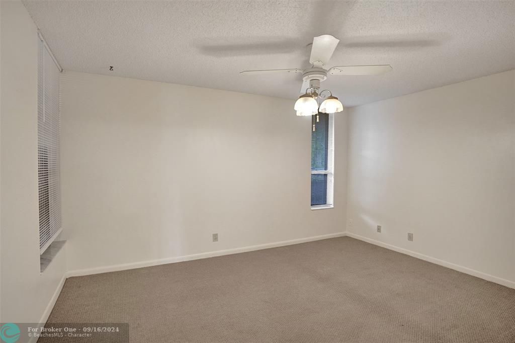 Active With Contract: $194,900 (2 beds, 2 baths, 1090 Square Feet)