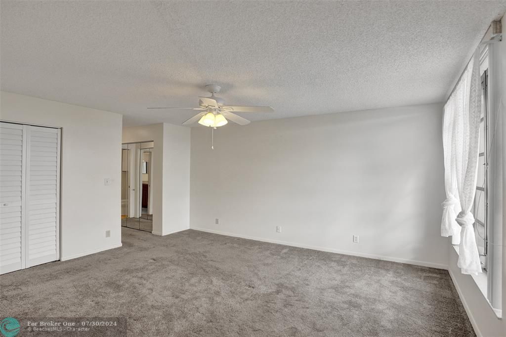 Active With Contract: $194,900 (2 beds, 2 baths, 1090 Square Feet)