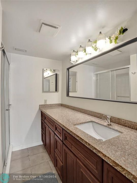 Active With Contract: $194,900 (2 beds, 2 baths, 1090 Square Feet)