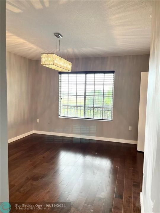 Active With Contract: $2,300 (2 beds, 2 baths, 1120 Square Feet)