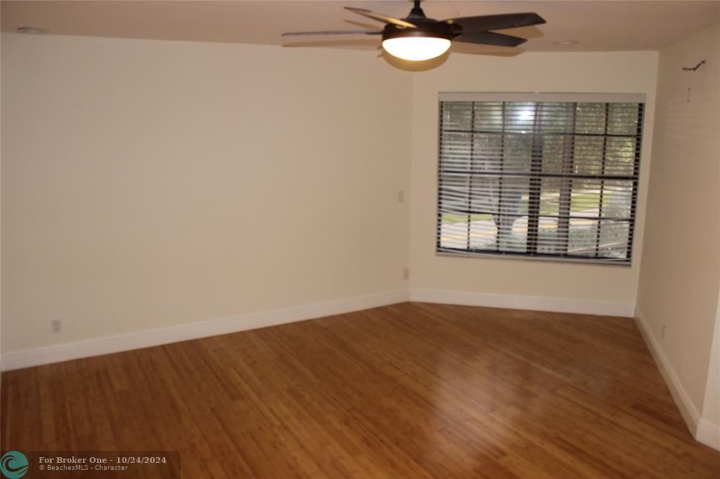 Recently Rented: $3,250 (3 beds, 2 baths, 1609 Square Feet)