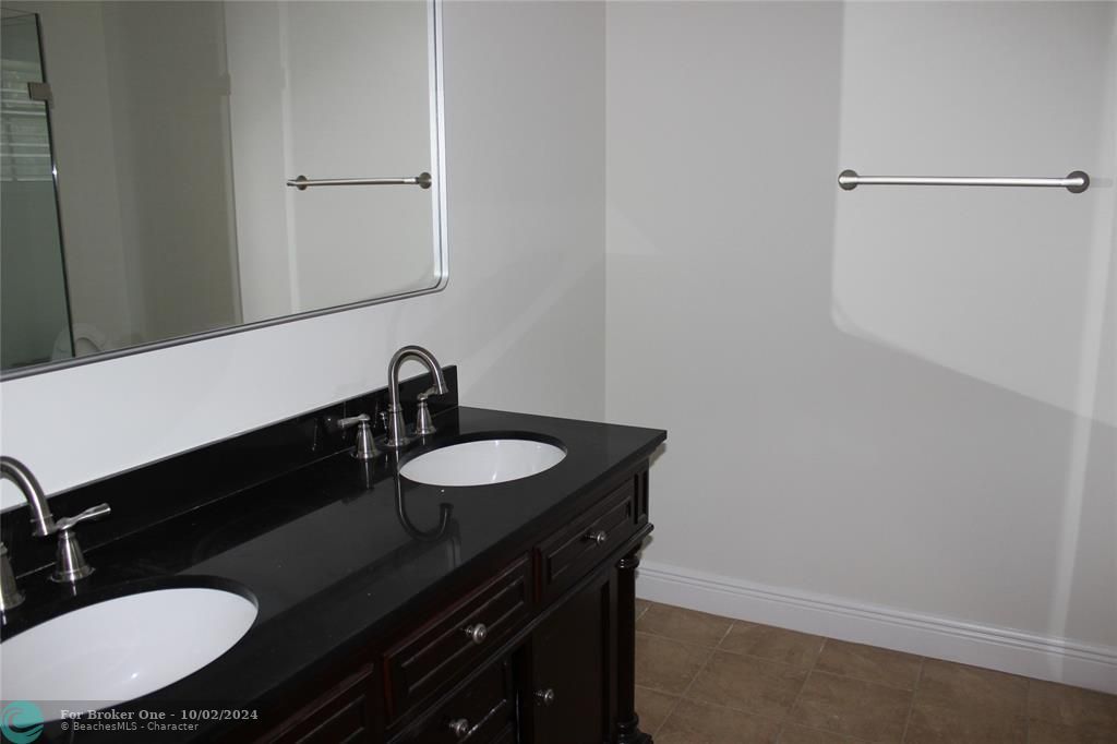 For Rent: $3,250 (3 beds, 2 baths, 1609 Square Feet)