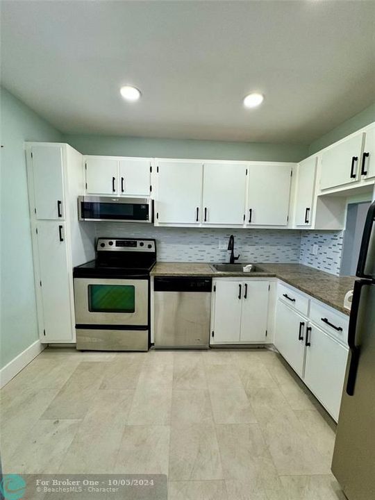 Recently Rented: $2,100 (2 beds, 2 baths, 1025 Square Feet)