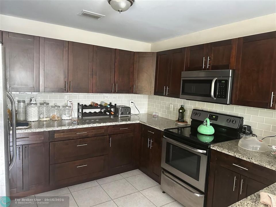 Active With Contract: $3,300 (3 beds, 2 baths, 1790 Square Feet)