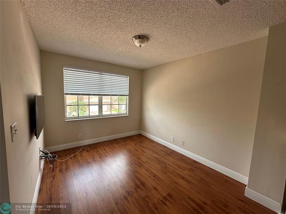 Active With Contract: $3,300 (3 beds, 2 baths, 1790 Square Feet)