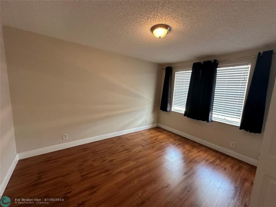 Active With Contract: $3,300 (3 beds, 2 baths, 1790 Square Feet)