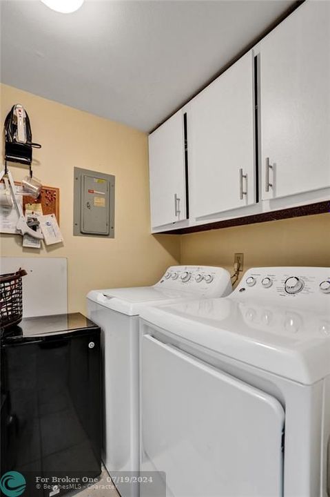 For Sale: $189,500 (2 beds, 1 baths, 935 Square Feet)