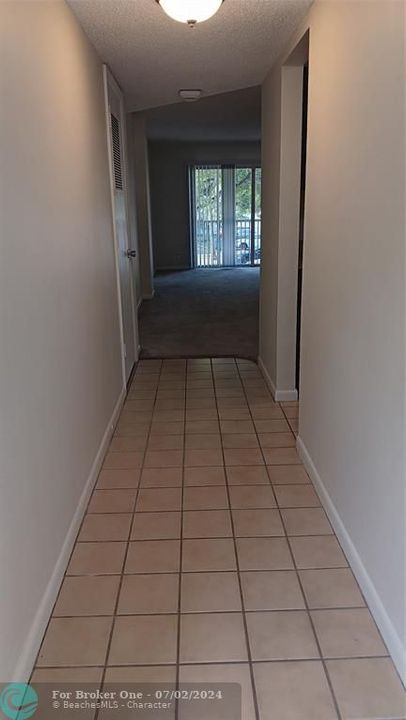 Active With Contract: $1,950 (2 beds, 2 baths, 990 Square Feet)