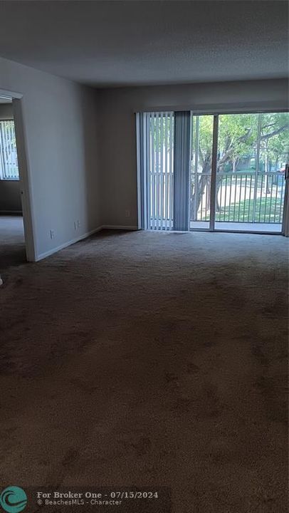 Recently Rented: $1,950 (2 beds, 2 baths, 990 Square Feet)